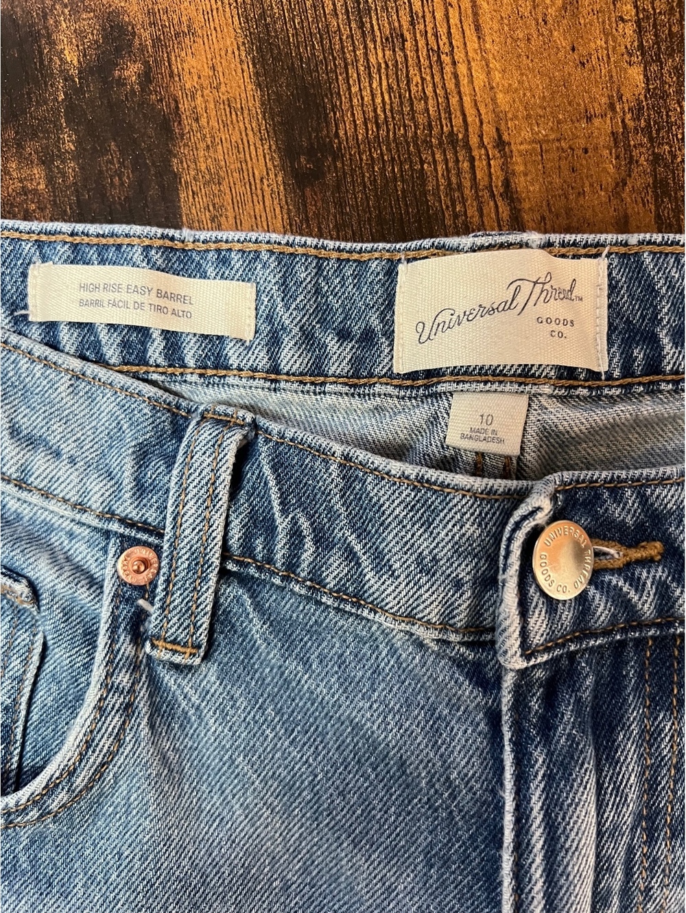 UNIVERSAL THREAD High Rise Easy Barrel Leg Denim Jeans Light Wash Size 10 - Picture 7 of 13